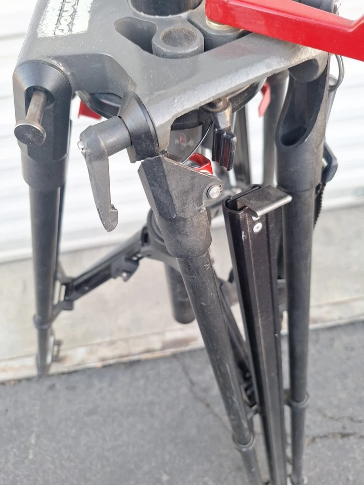 Patas de trípode de fibra de carbono OConnor 35L con cuenco de 100 mm (necesita reparación) Foto 4 de 4