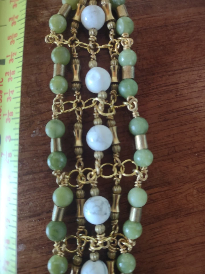 Juego de joyas, jade, howlite y latón hecho a mano. Hecho en Estados Unidos Foto 3 de 4