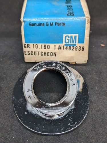 NOS 1966 1967 CADILLAC RIGHT SIDE WINDSHIELD WIPER BEZEL ESCUTCHEON 1482938 - Picture 2 of 5