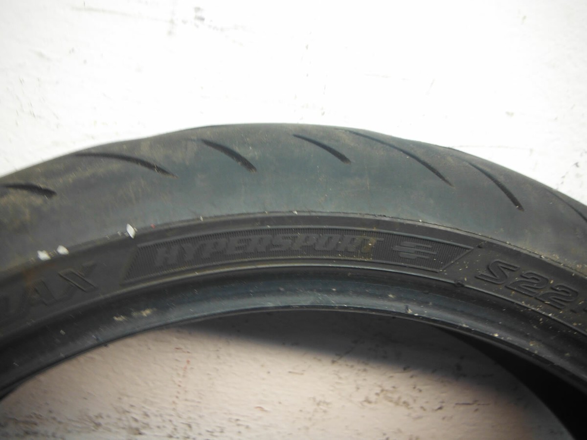 Bridgestone Battlax Hypersport S22 Tire 120/70ZR17 (58W) Front