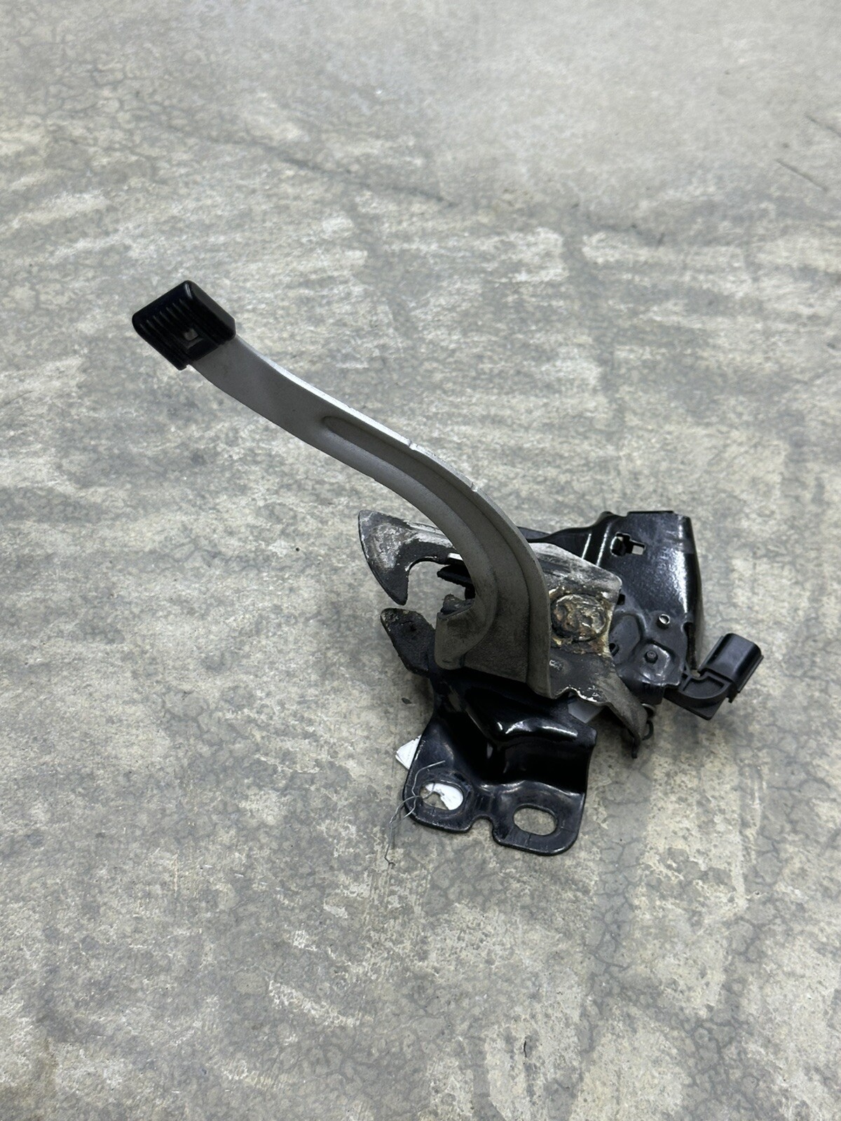 16-20 OEM Honda HRV HR-V Front Hood Lock Unlock Actuator Unit Assembly Bracket
