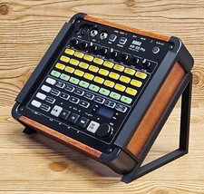 Supporti di montaggio da scrivania angolati 45 gradi neri per macchina ritmica KORG KR-55 PRO