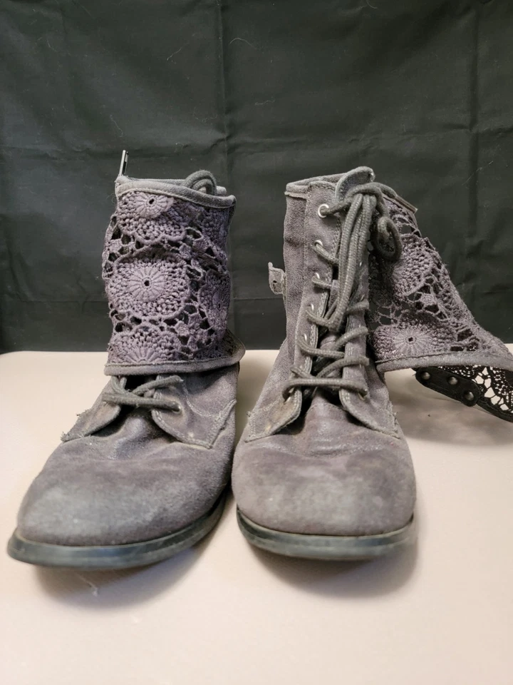 Botín crujiente crujiente sin clasificación para mujer talla 7 gris cuero tacón bloque Foto 2 de 4