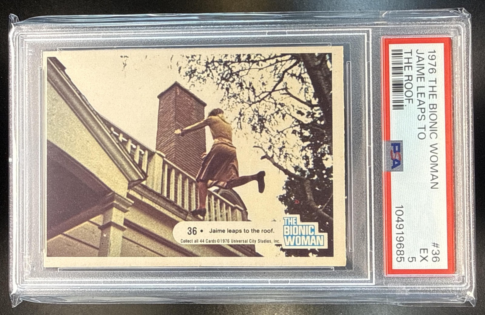 1976 Topps the Bionic Woman #36 Jaime Leaps to the Roof PSA 5 Vintage TV DB5