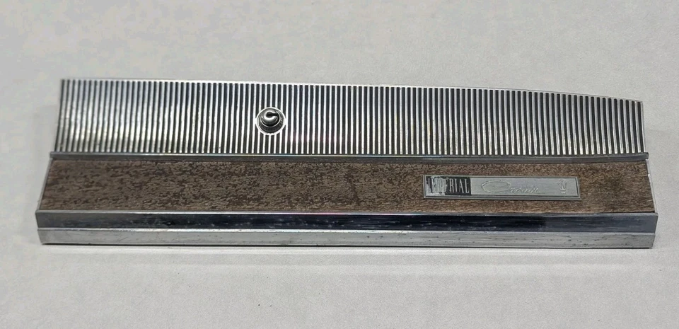 Guantera Imperial 1965-66 puerta madera LeBaron Crown Chrysler 1966 65 Foto 2 de 4