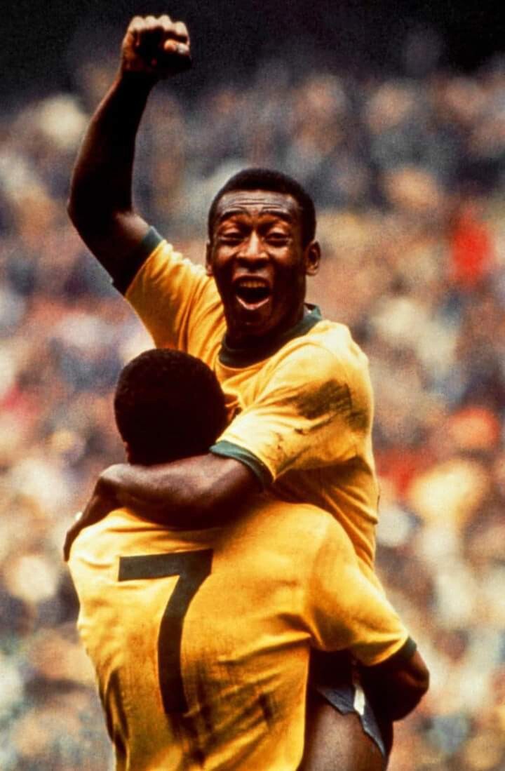 Pele celebrates with Jairzinho Brazil 1970 Re-Print 4x6
