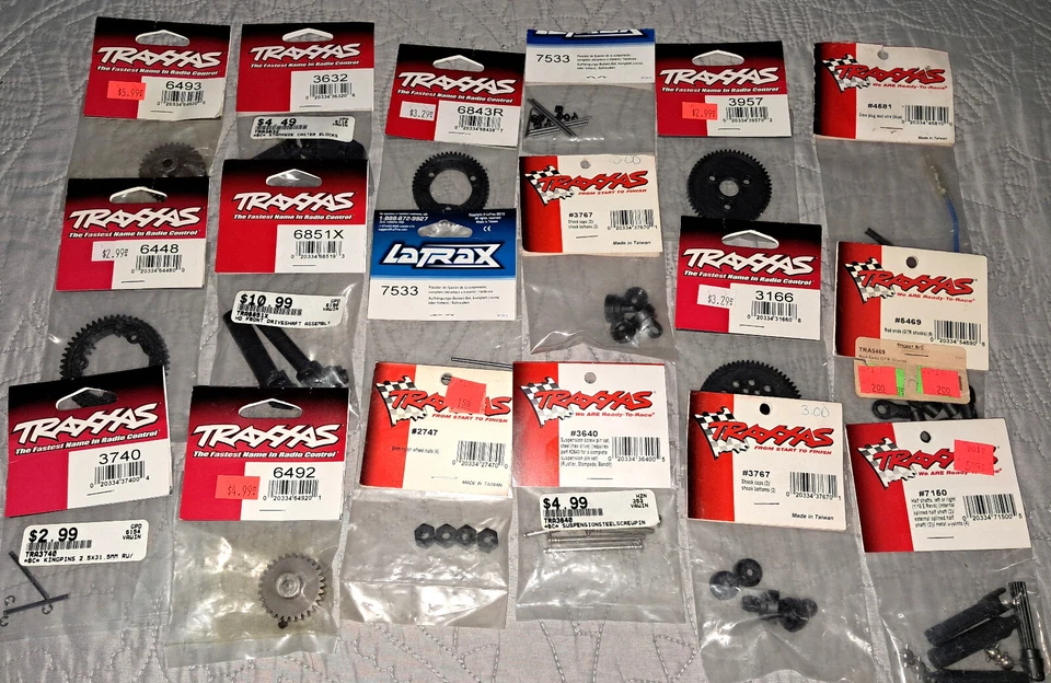 Vintage RC Parts Lot x63 ~ TRAXXAS ~ Revo, Slash, Tmaxx, Etc - Image 2 of 4
