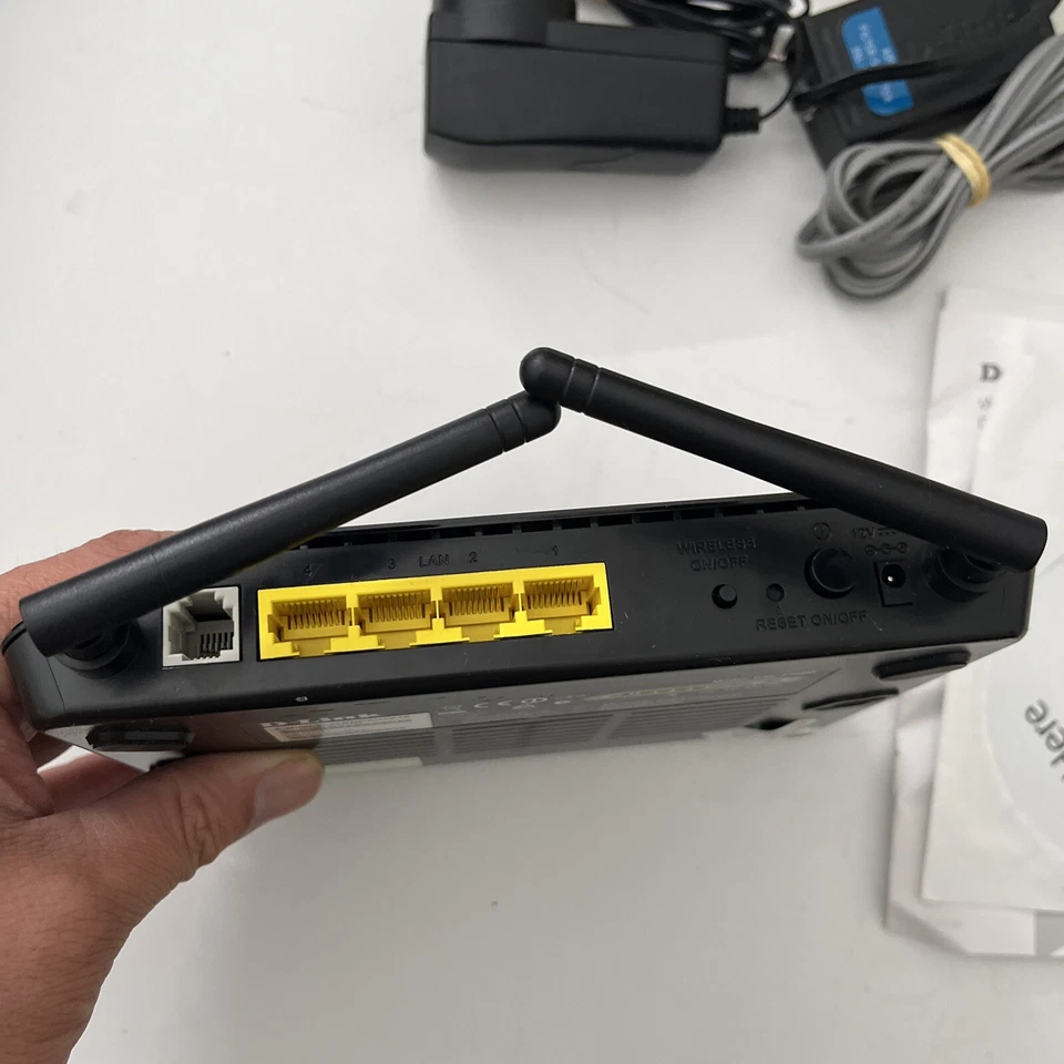 D-Link DSL-2740M Wireless N300 ADSL2+ Modem Router - Image 4 of 4