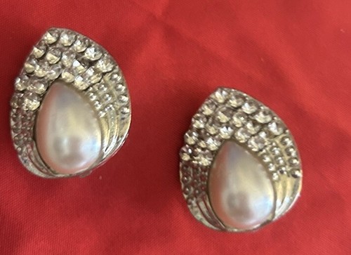 Vtg Pearl With Diamonds Clip On Silver Earrings. In Excellent Shape. Teardrop - Picture 3 of 4