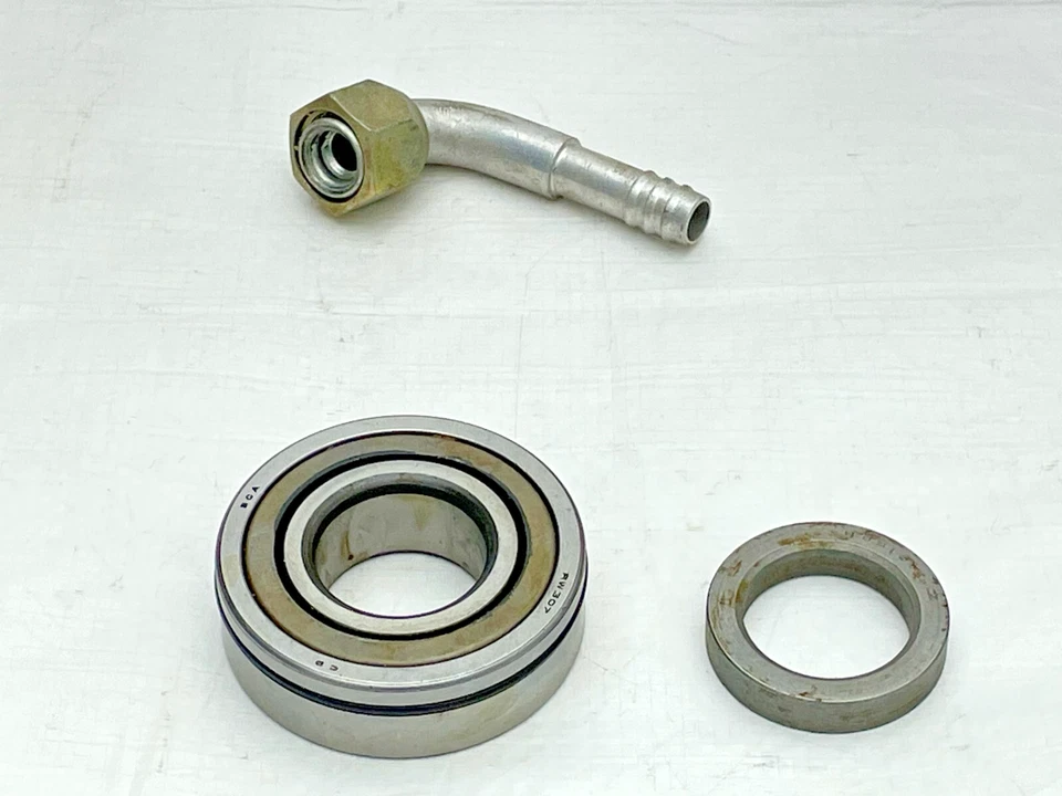 Chevy Belair 1957 cojinete de rueda anillo de bloqueo del eje trasero y montaje de abrazadera de línea de manguera de CA Foto 2 de 4