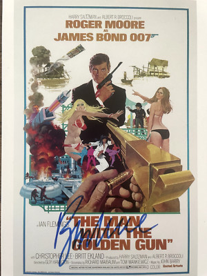 Roger Moore ( ) signed Autogramm James Bond The Man With The Golden Gun