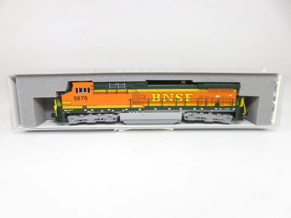 Kato 176-7115 N Scale BNSF GE AC4400CW Diesel Locomotive #5678 NIB - Image 3 of 4