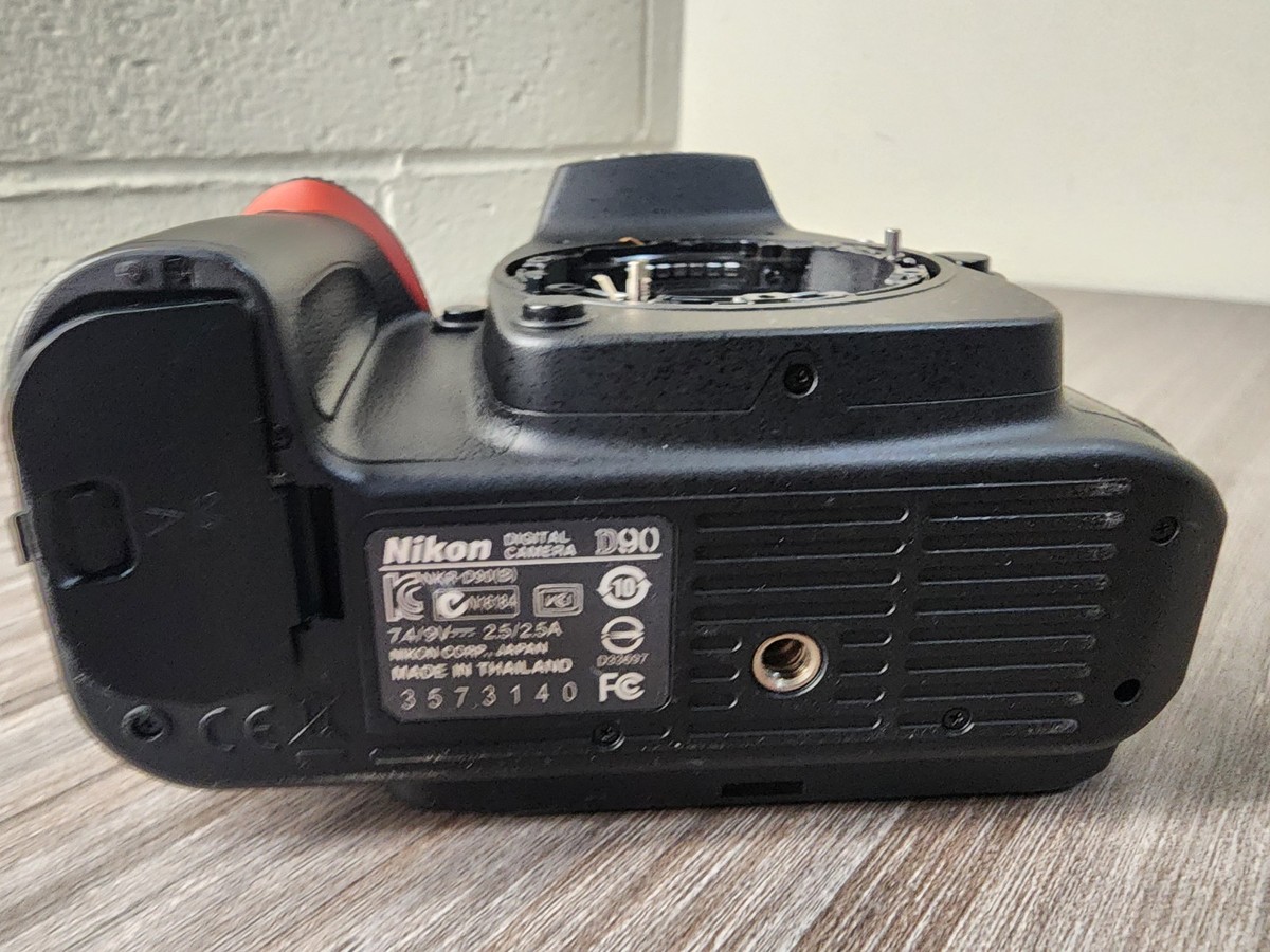Nikon D90 Digital SLR Camera - Black (Body Only) - parts or repair