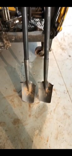 Heavy Duty Spade Shovels - Picture 3 of 3
