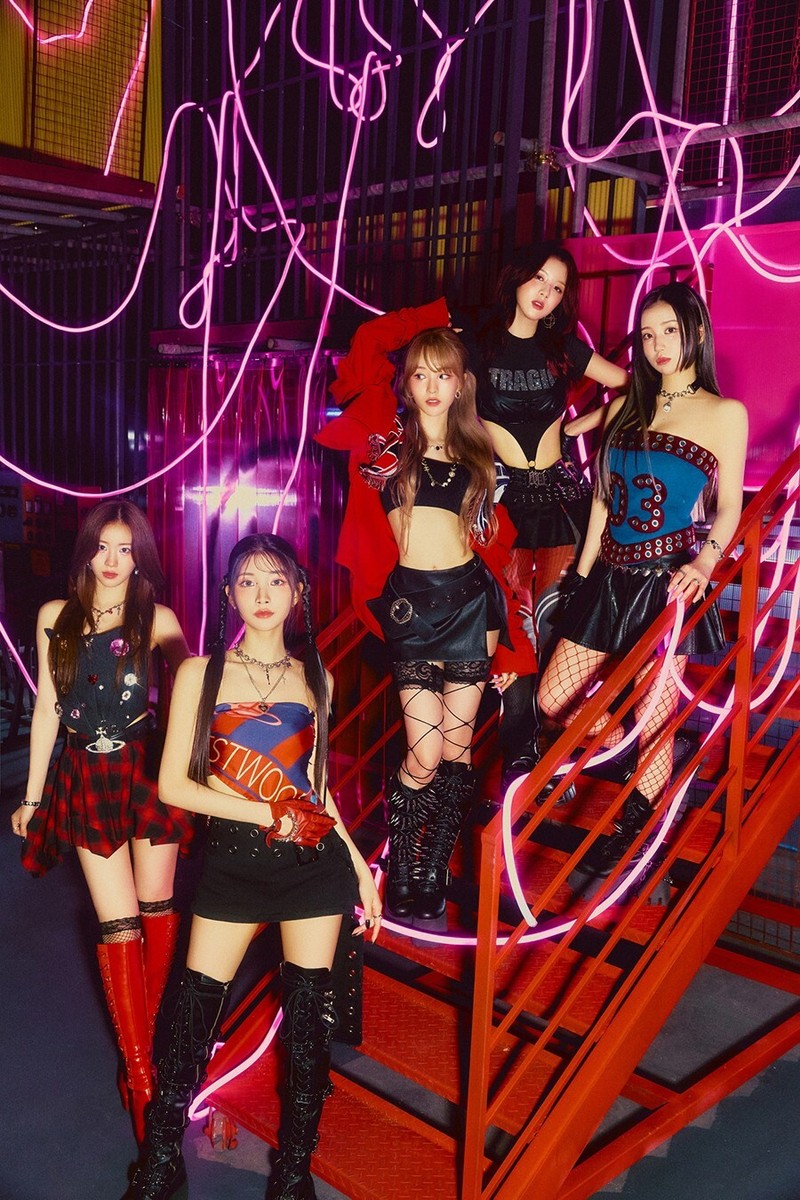 WOOAH UNFRAMED 2nd Mini Album 2 Ver SET/2 CD+2 Photo Book+6