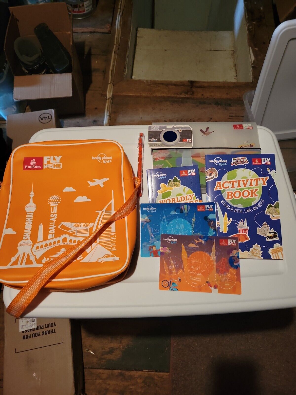 Emirates Airlines Fly W Me Lonely Planet Kids Messenger Flight Bag + Kit Orange