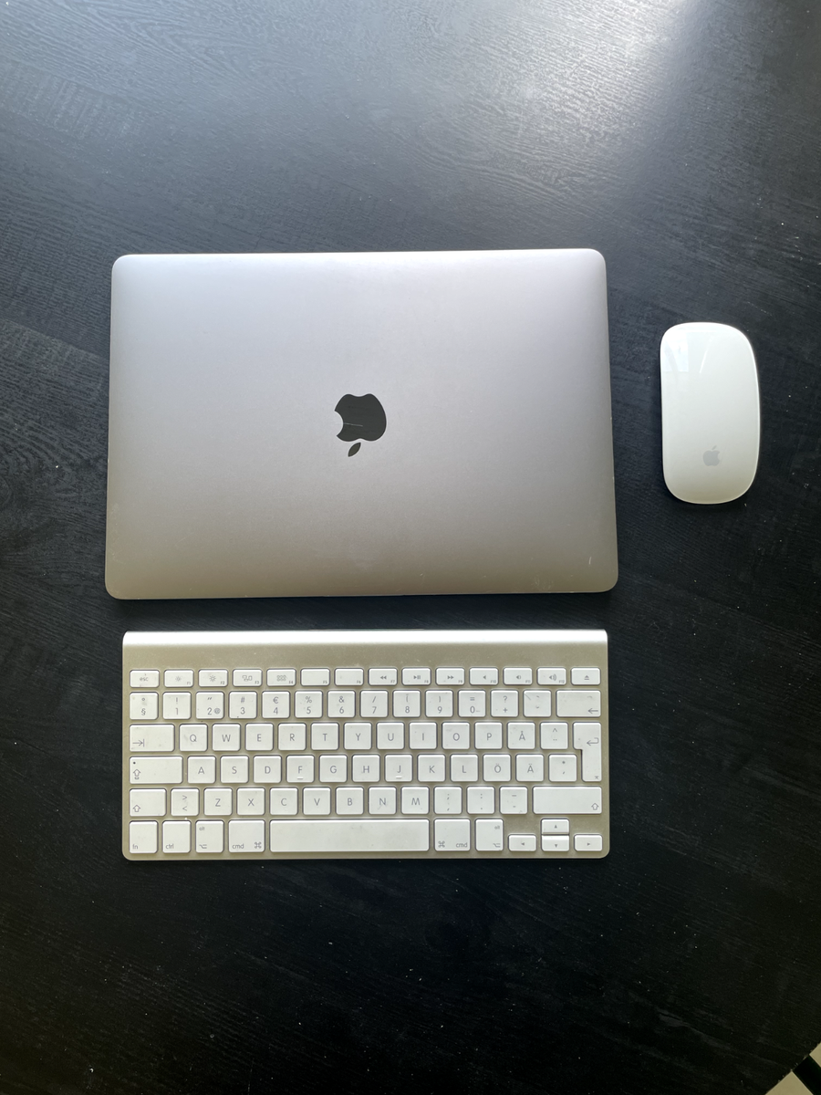 MacBook Pro 13inch Retina 2017 1tb SSD 16gb RAM intel core MacBook Pro 13inch Retina 2017 1tb SSD 16gb RAM intel core