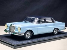 CULT 1:18 Mercedes-Benz 220SE W111 1966 Blue/dark blue roof