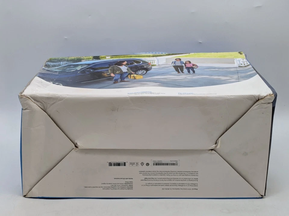 Ring Floodlight Cam Wired Pro con 1080p HD activado por movimiento blanco Foto 2 de 4