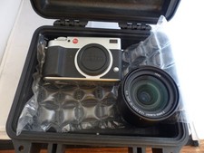 LEICA DIGILUX 3 con obiettivo Leica 14-50MM F2.8-3.5. Si presenta e funziona benissimo.