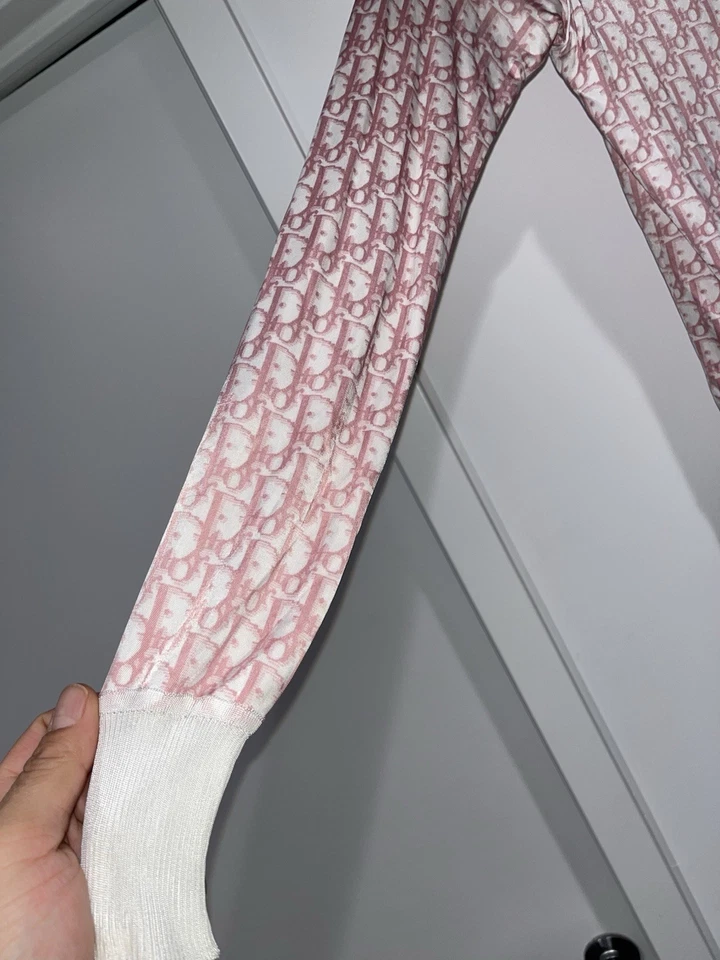 Suéter Christian Dior monograma rosa com zíper logotipo Diorisimo vintage tamanho 4 - Imagem 3 de 4
