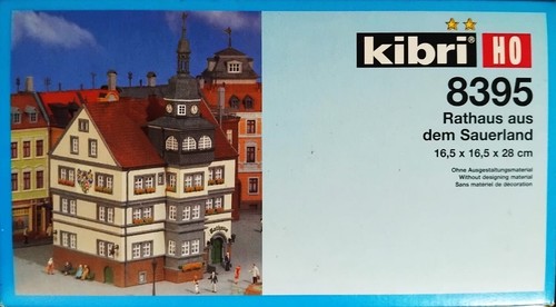 KIBRI 8395 Kit Edificio ad angolo 4 piani con sede Municipio - scala H0 | Zustand: Nuovo