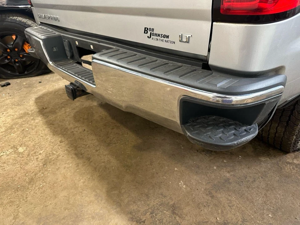 Conjunto parachoques trasero Chevy Silverado 1500 14 15 16 17 18 19 Foto 3 de 4