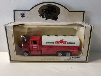 Lledo Days-Gone Chevron 1937 Six Wheel Refined Oil Truck Die Cast 1:43