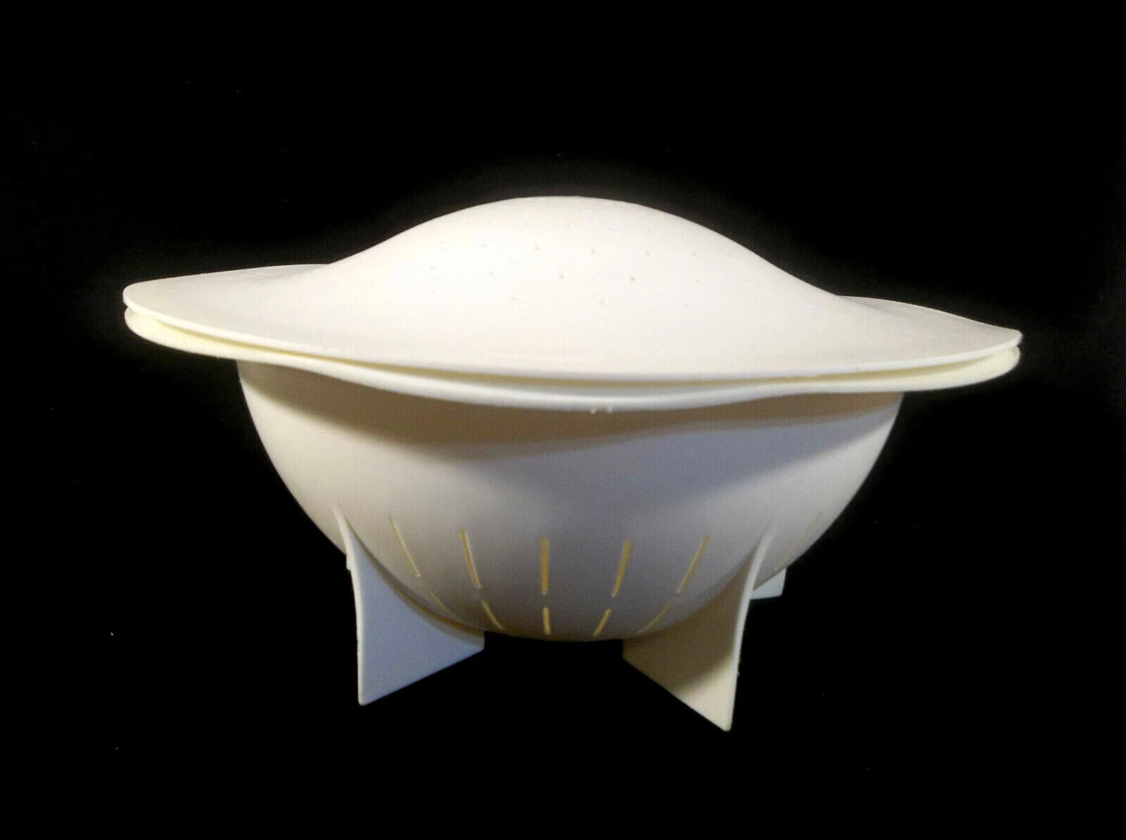 Tupperware White 3 Quart Large Double Colander #3105 and Cover #3106