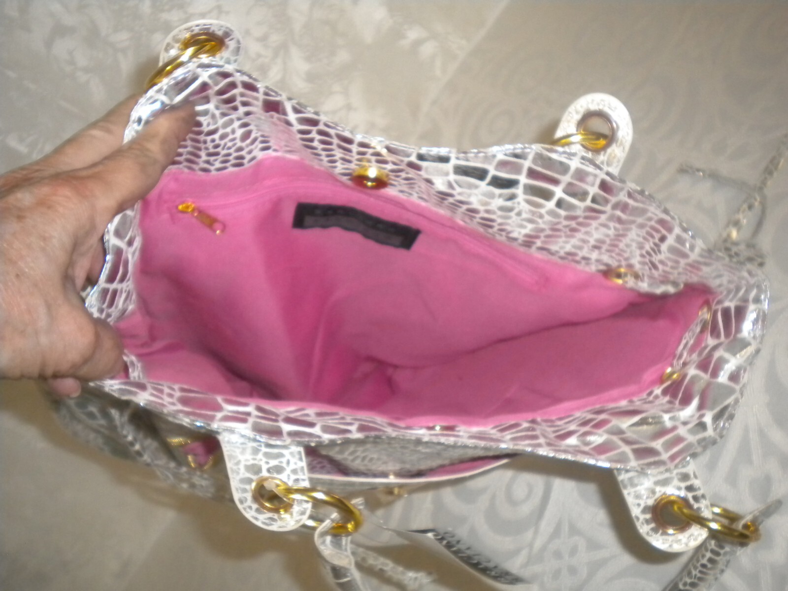 BRACIANO SILVER FAUX LIZARD MED TO LARGE PURSE LOTS POCKETS & ZIPPERS