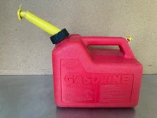 VINTAGE P 15 Chilton  GAS CAN 1- 1/2 GALLONS GAL. VENTED  #1140