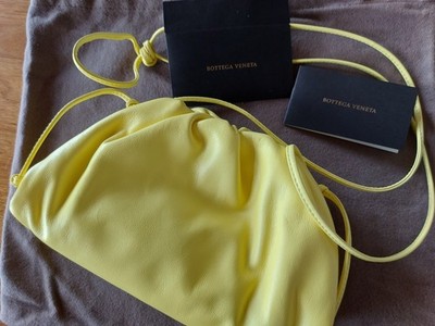 BOTTEGA VENETA ''the pouche'', mini bag,  kleine Schultertasche, Nappaleder  gelb