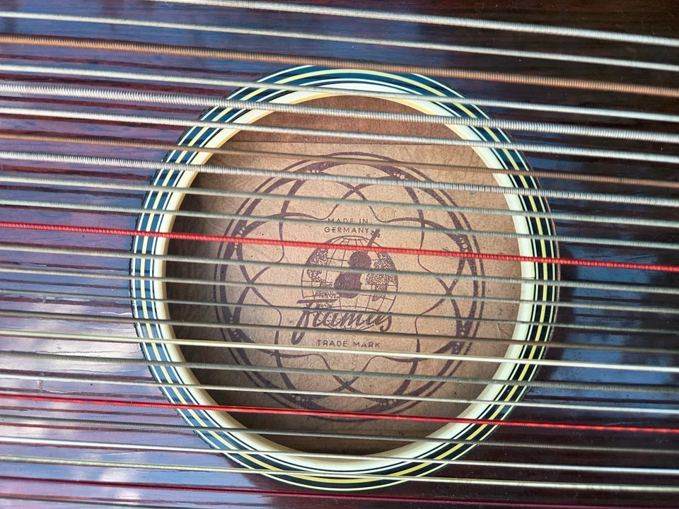 Beautiful big German alpine Zither "Framus" (model 7/20?) additional soundhole - Image 4 of 4