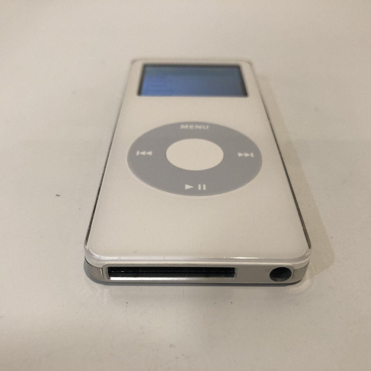 Apple iPod nano 1st Generation White (1 GB) Good Condition