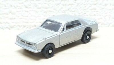 1/100 NISSAN SKYLINE 2000 GT-R KPGC10 SILVER Hakosuka diecast car