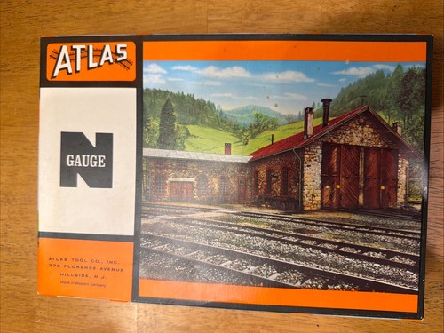 Casa de motor Atlas escala N en forma de L sellada con cinta adhesiva 2881-300 | Condition: New