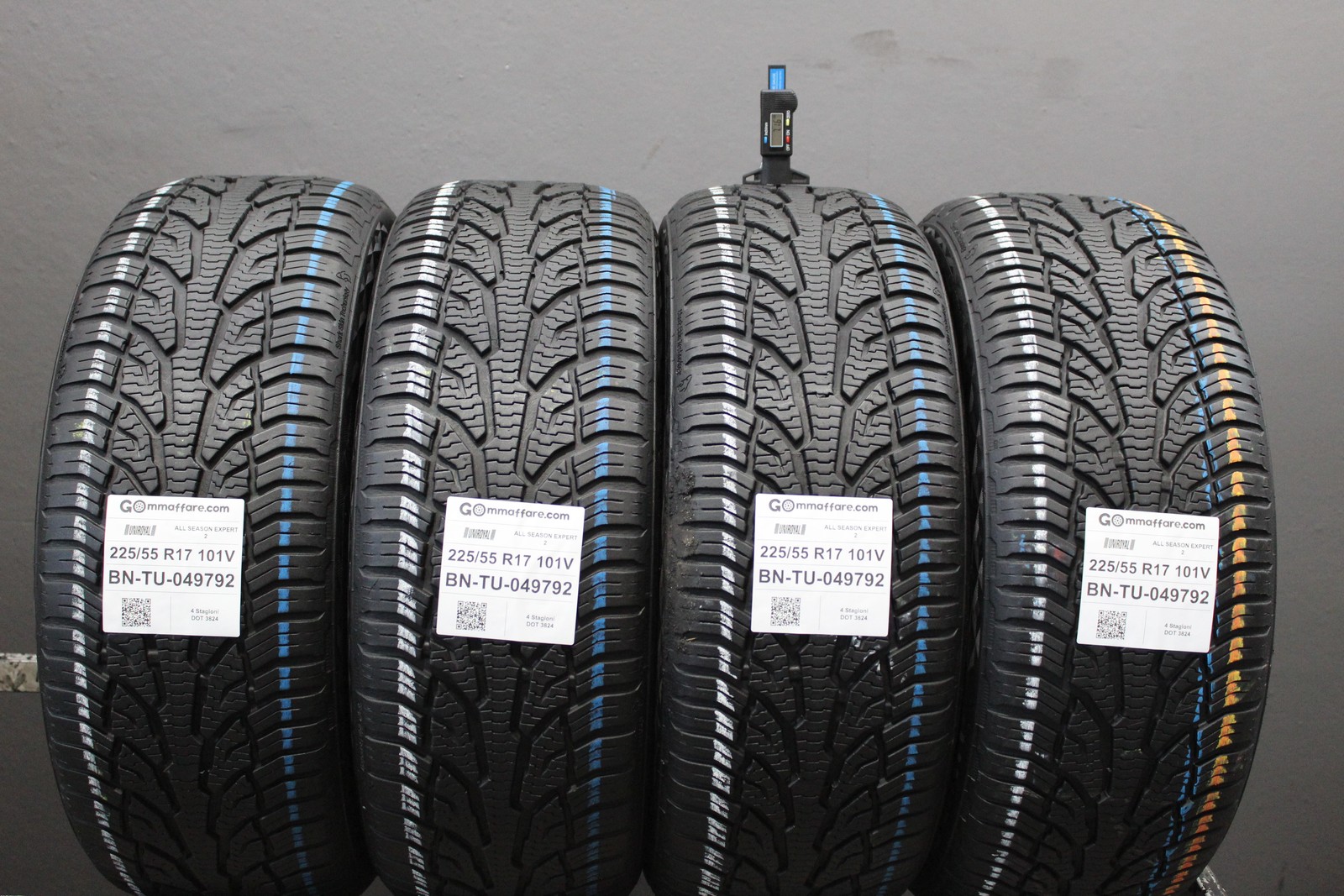 4 Pneumatici 225/55 R17 Uniroyal All Season Expert 2