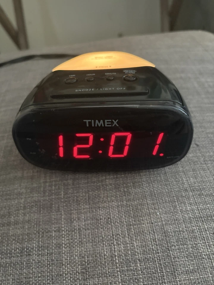 Timex Alarm Clock Indiglo Night-Light - Image 2 of 4