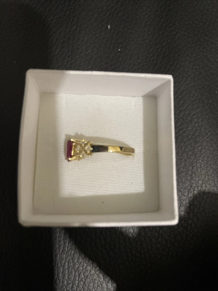 Elegant 9ct Yellow and White Gold Ruby and Diamond Ring - Image 3 of 4