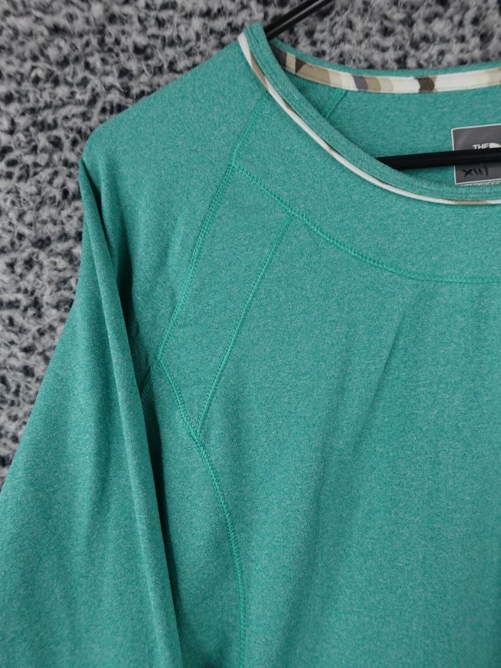 Camisa de rendimiento de manga larga verde mediana para mujer The North Face Foto 2 de 4
