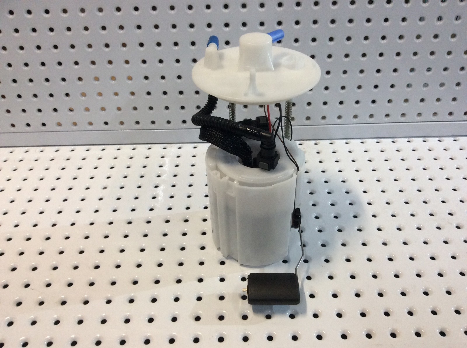 GENUINE QUALITY FUEL PUMP HYUNDAI ACCENT ACTIVE RB CT41D 20112016 4D