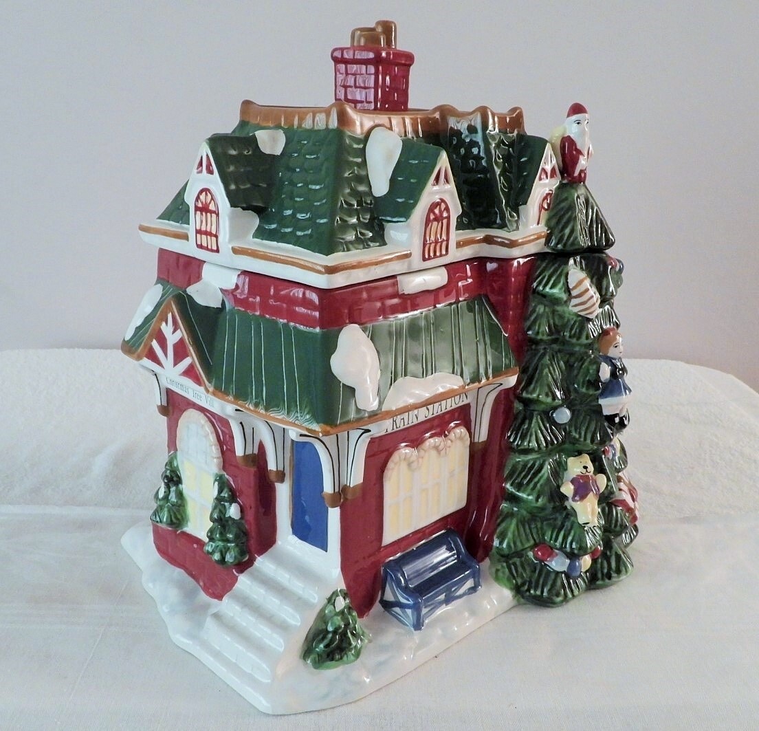 Spode Christmas Tree Village Train Station Figural 12
