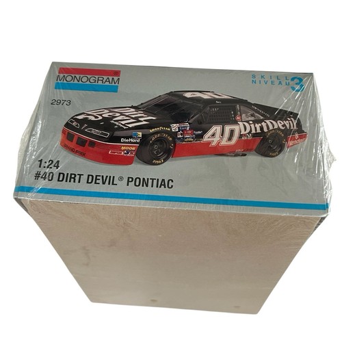 Monogram 2973 Kenny Wallace Dirt Devil Pontiac GP 1/24 Model 1994 NOS Sealed Vtg - Picture 3 of 6