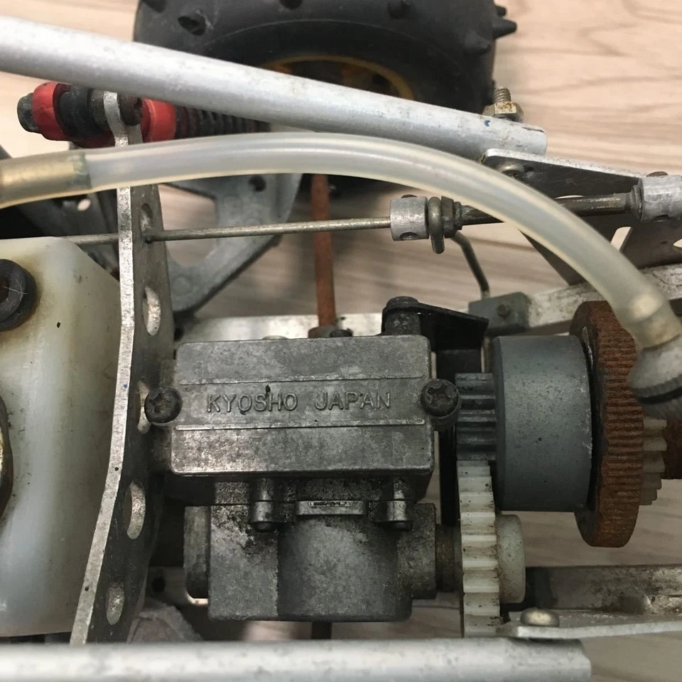 KYOSHO Engine Buggy RC Car Unconfirmed Operation Rear Tire Damage Used - Image 4 of 4