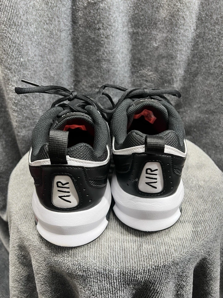 Nike Mens Size 8.5 Running Shoe Sneaker Black & White - Image 4 of 4