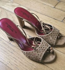 Charlotte Stone Lionel Perf Suede Heels In Bamboo Size 10