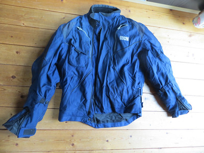 Blaue kurze Motorradjacke IXS BIKER mit Protektoren, Grösse M