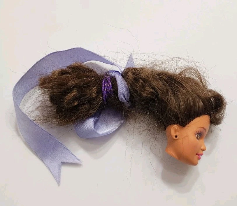 BARBIE HEAD ONLY TERESA AÑOS 90 FLEQUILLO OJOS MARRONES PARA REPUESTO O MUÑECA ROBLE Foto 2 de 4