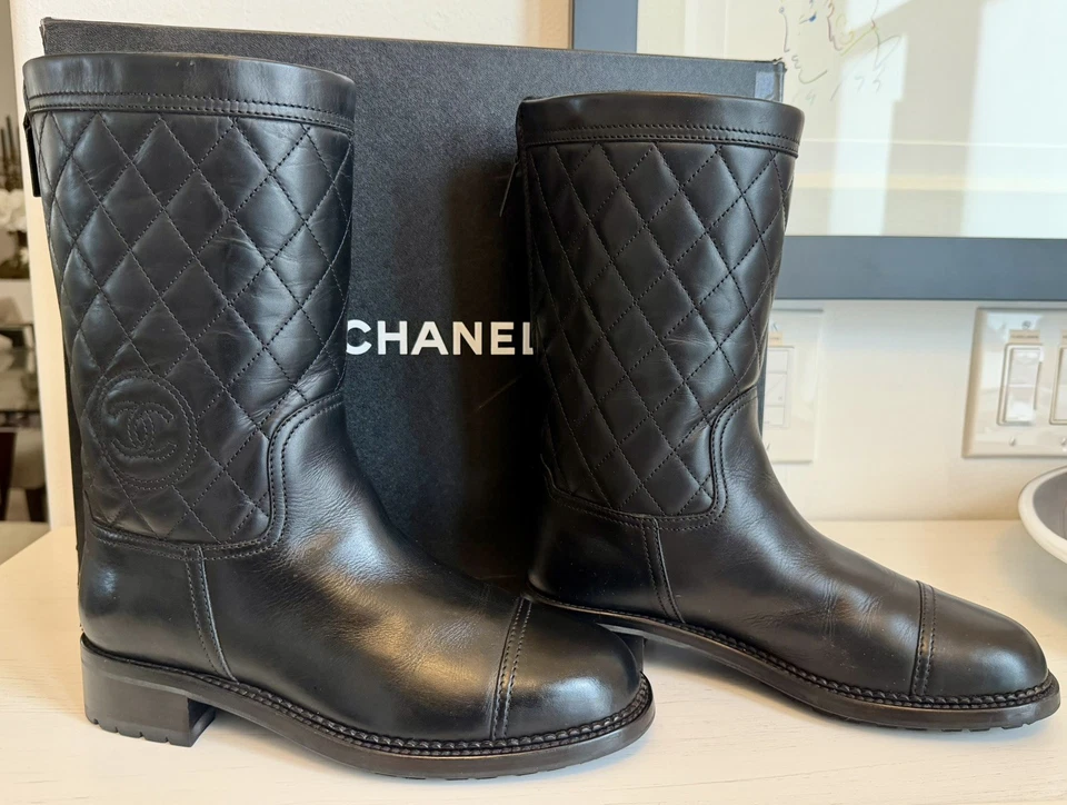 Chanel Botas Acolchadas Cuero Negro Puntera 39, US 9, Buen Estado, Auténticas Foto 4 de 4