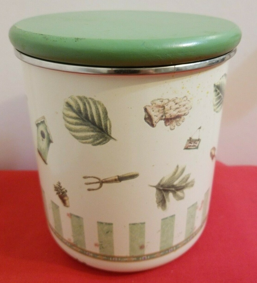 Pfaltzgraff Naturewood Canister Enamel Coated Green Wood Lid Med/Ta Garden  Theme